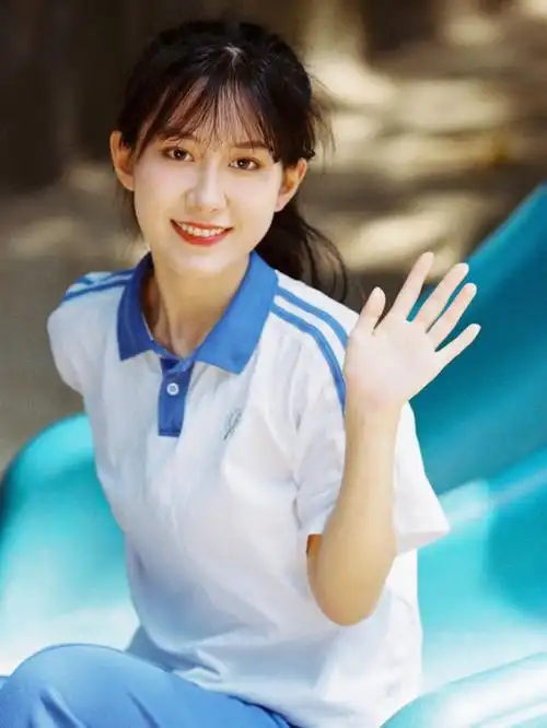 胶片写真蓝白色校服是青春的颜色广州约拍