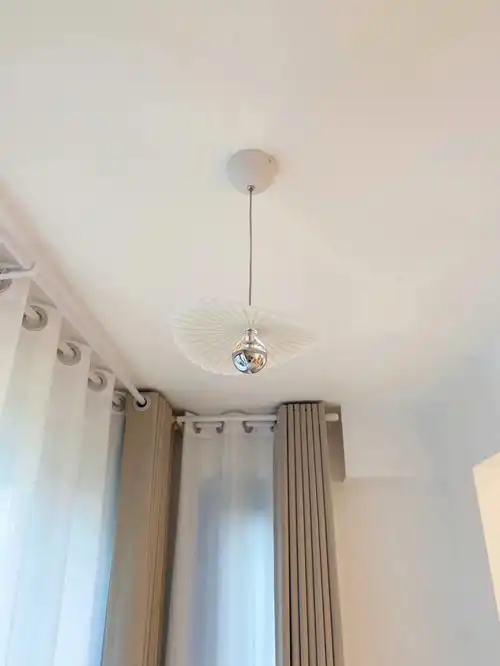 想跟你们说我换了一盏超美的阳台吊灯