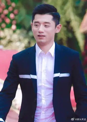 张继科回复医护粉丝# 一位医护人员晒张继. 来自猪头笑话 - 微博