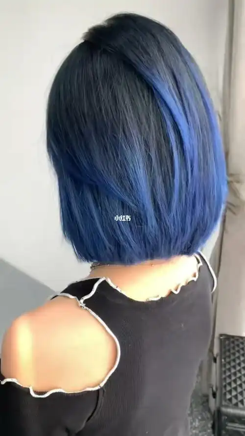 被路人一直追问超a短发渐变蓝灰色昆明染发