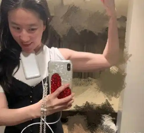 多肉女神刘亦菲大秀健身照时尚上围太瞩目这身材最差是个a