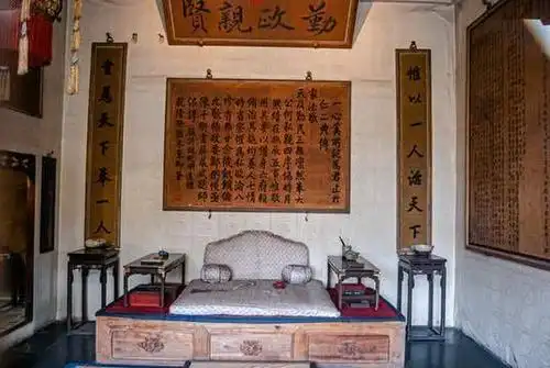 养心殿西暖阁"勤政亲贤"匾