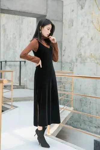 2019新款秋冬金丝绒开叉v领外搭长款a字吊带连衣裙无袖背心长裙子