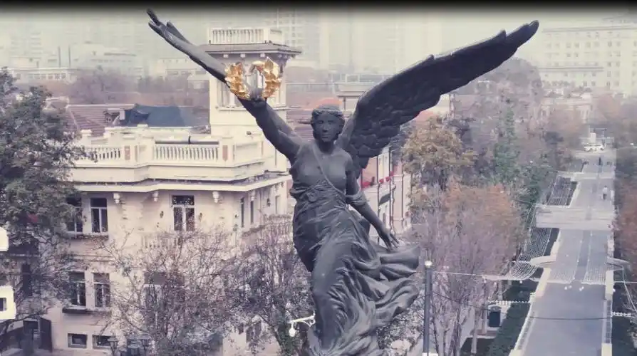 意风区马可波罗广场和平女神像背后的故事