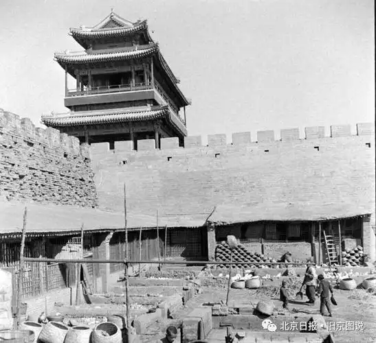 1950年代北京内城的城墙上扒了仨豁口