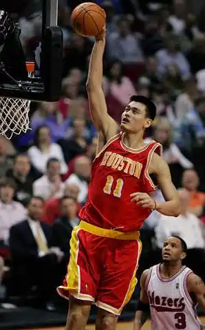 扣篮盖帽尽其所长 巨星姚明球场精彩表现集锦