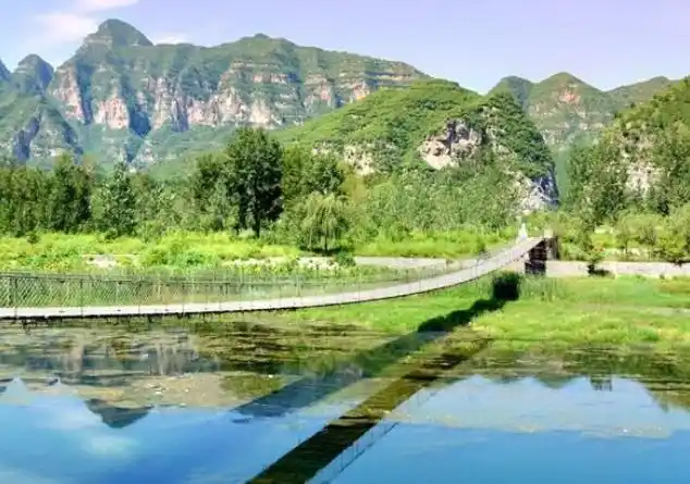 十渡东湖港位于北京市房山区世界地质公园十渡园区十五渡,距北京市区