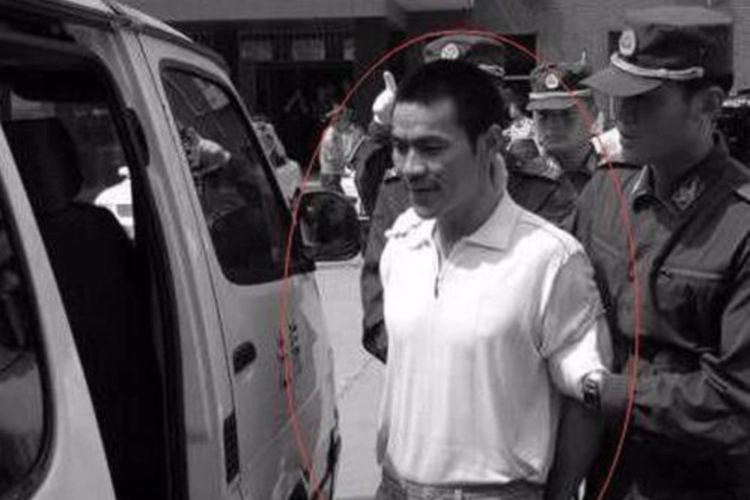 东北最牛黑老大,当众打脸一明星,还霸占当红女星,最终被制服!_刘涌