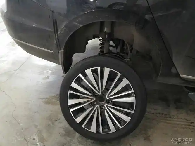 给小帕换只鞋4s店更换帕萨特右后轮轮胎