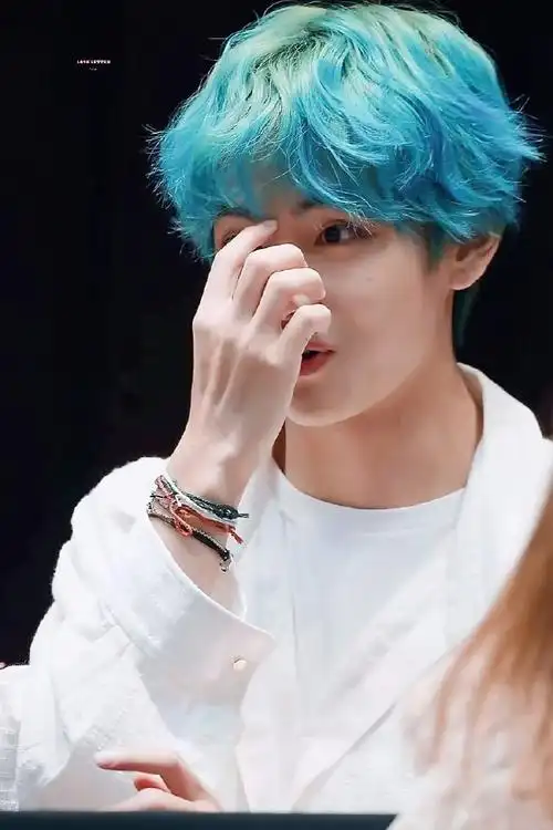 金泰亨蓝发贺图##金泰亨愚人节蓝发贺图