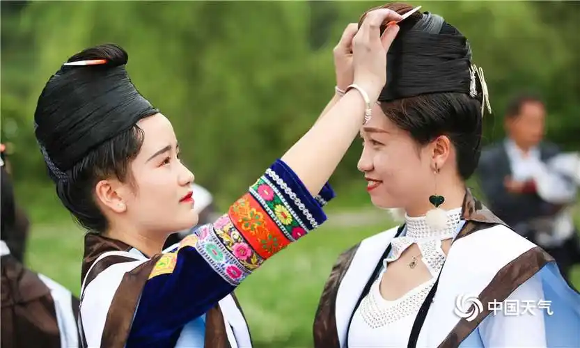 贵州大方:"六寨苗族"同胞欢度端午跳花节