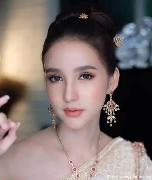 泰国变性人yoshi泰装美照