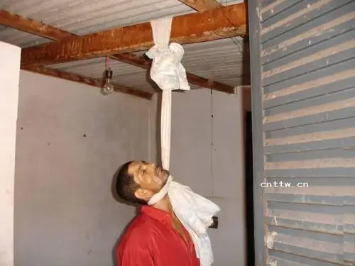 直面死亡:真实而恐怖的上吊组照,慎入!