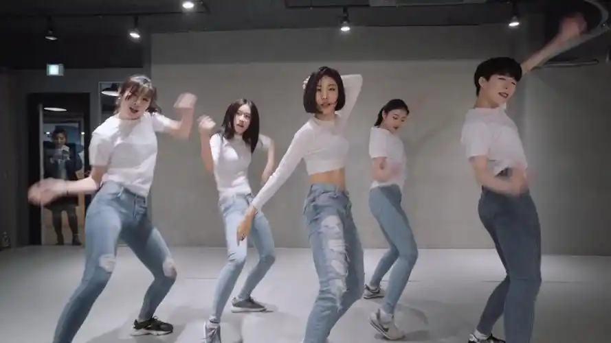 「1m舞室」lia kim编舞携手笑眼妹yoojung lee帅气演绎boa - fox