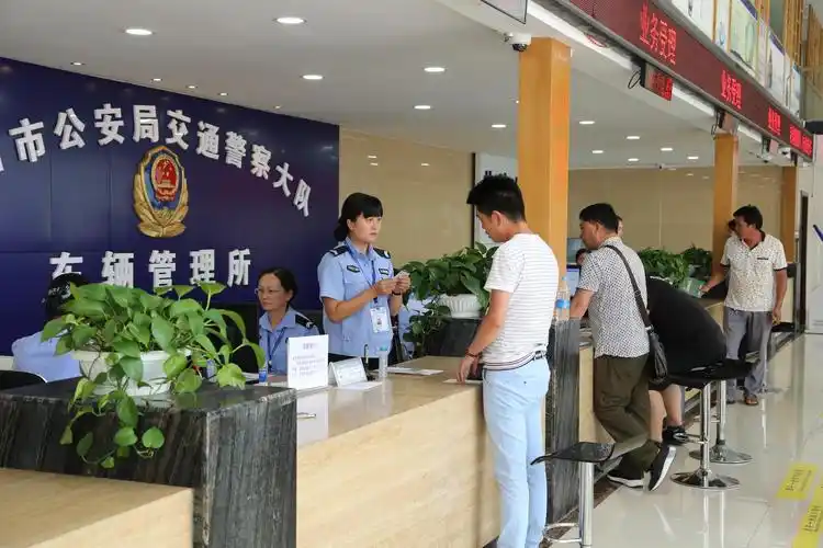 盘州市车管所心系群众用青春和热血铸就忠诚警魂