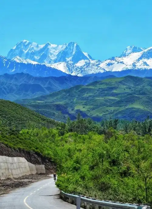 博格达峰天山山脉东段的最高峰