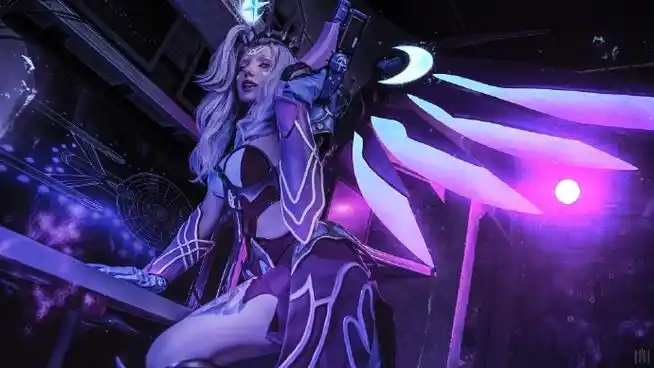 守望先锋月神天使cosplay#守望先锋##游点热闹#by:accola сosplay