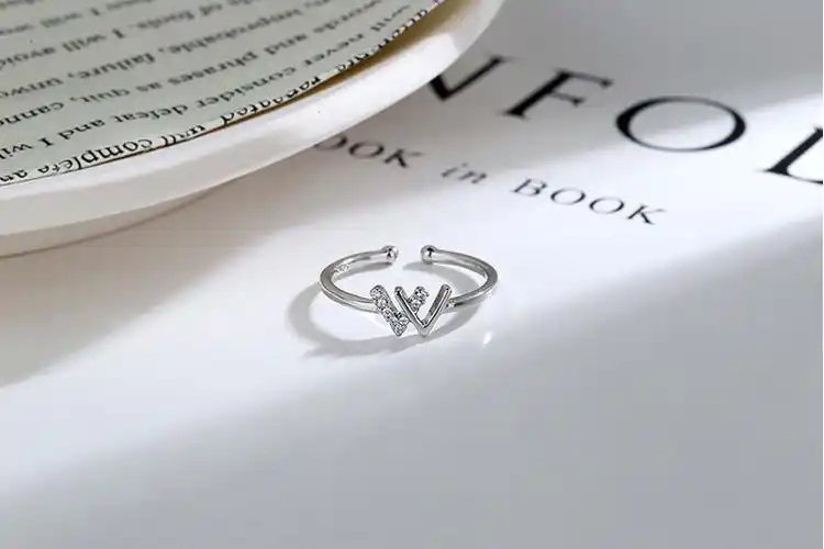 肖战王一博同款vv开口食指指环日韩国时尚微镶锆石w字母vv戒指潮