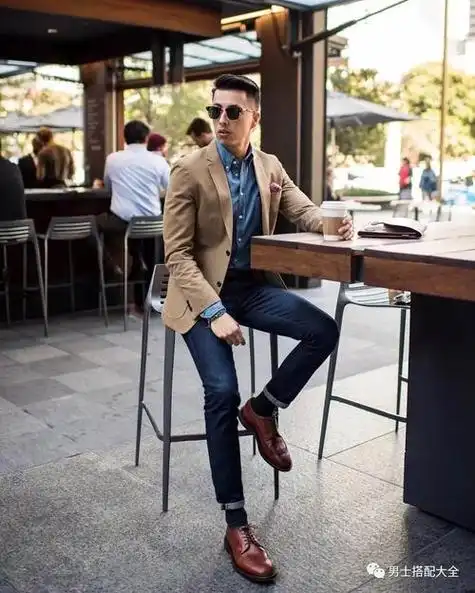 牛仔裤搭配西装时可以首选皮鞋一双精致的皮鞋能让造型更有品质感.