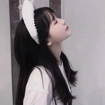 干净白色系清纯女生头像