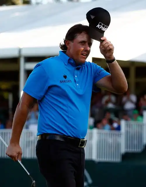 图文巡回赛锦标赛决赛轮脱帽感谢球迷支持