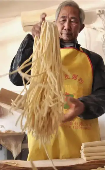 豆干面是闽南地区的特色小吃,它的起源地在福建省泉州市安溪县官桥镇.