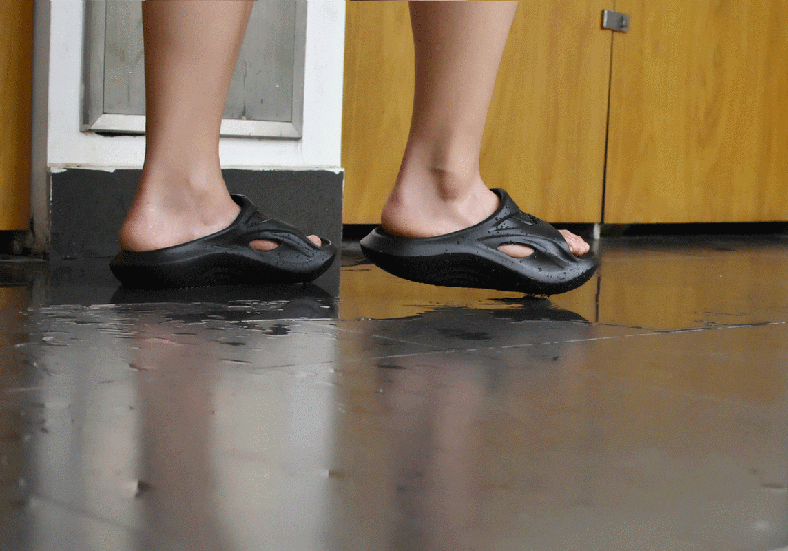 运动后体验踩屎感厚底拖鞋,咕咚舒缓拖鞋软弹防滑解疲劳