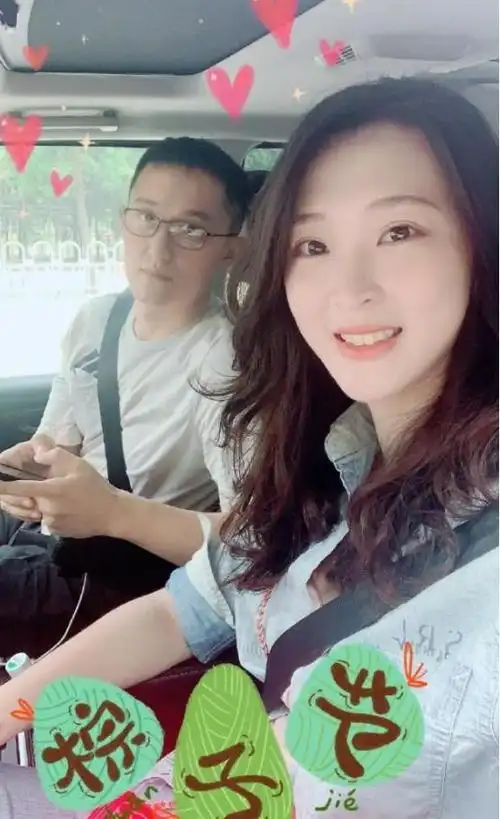 惠若琪和老公杨臻博是在2014年认识的,当时杨臻博见她第一眼,就喜欢上