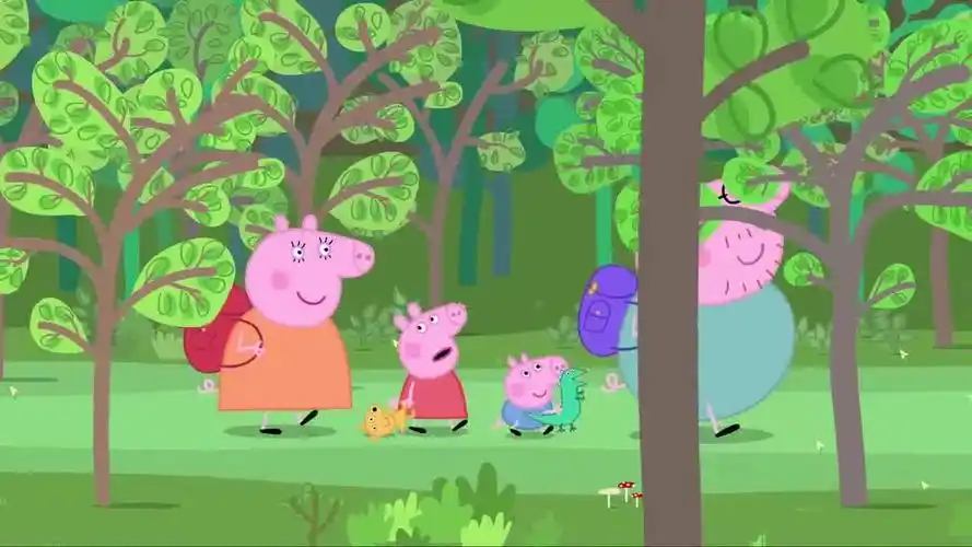 小猪佩奇:佩奇一家去野餐,来到一片大树林,佩奇都兴奋了-母婴亲子视频