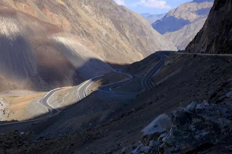 天山脐带～独库公路