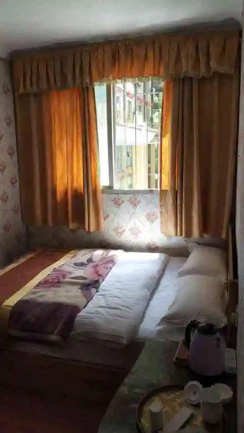 住了一晚小房间,隔音不好.还是住标准间舒服