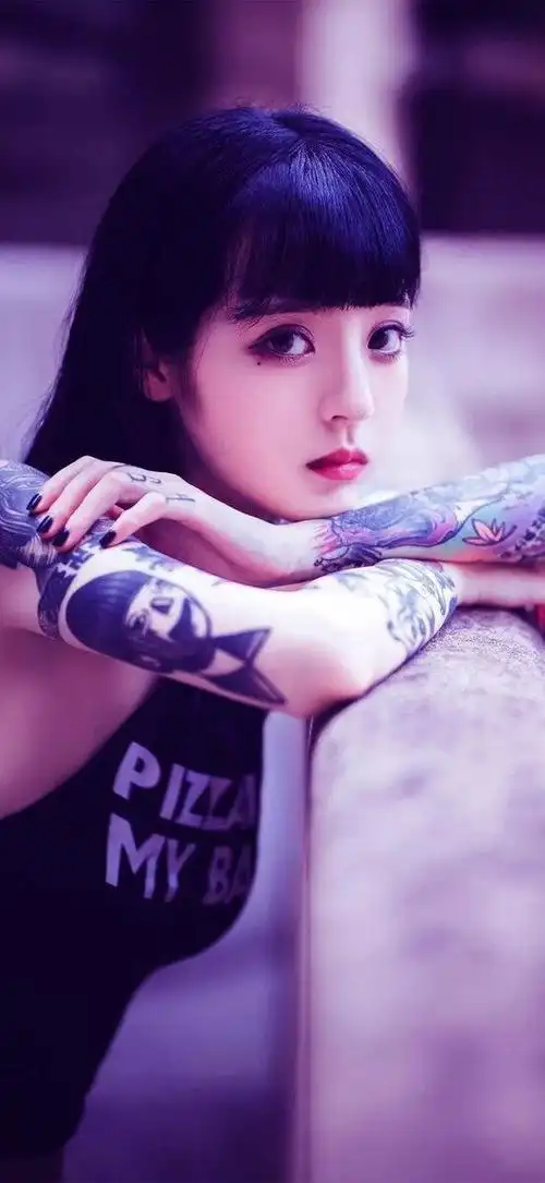 纹身的女孩不值得喜欢吗