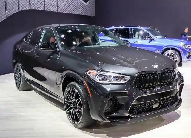 新款宝马x6m雷霆版在整体造型上与普通版x6基本保持一致