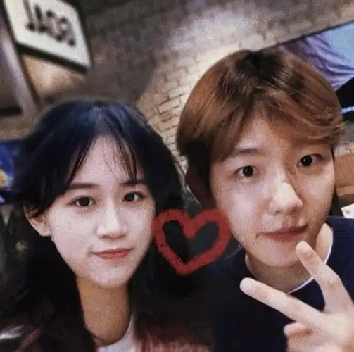 柠檬精939393产物,我平等的嫉妒每个和伯贤合照的人#伯贤  #边