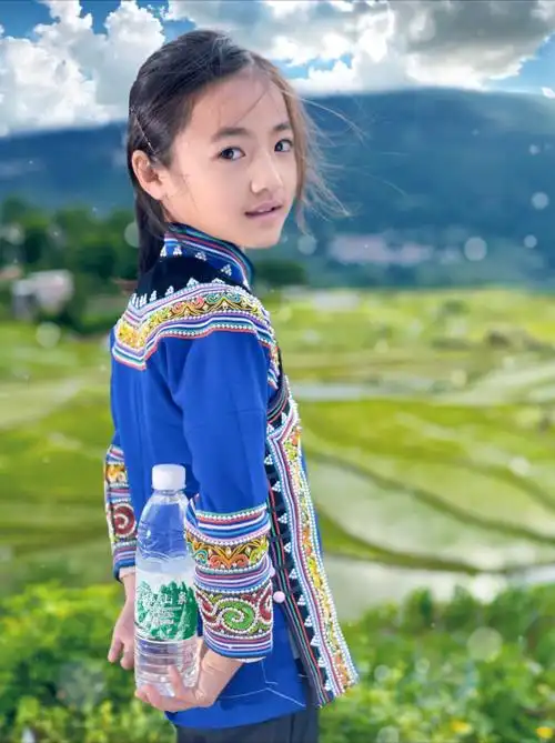 哈尼族小姑娘