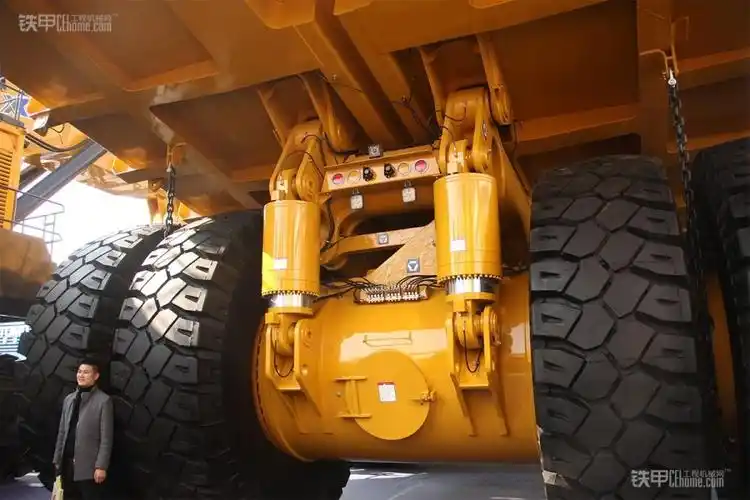 徐工xe4000/xde240"矿山双雄"领秀宝马展