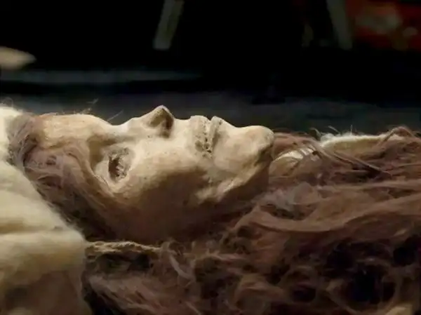 中国楼兰小河女尸