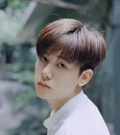 长脸的男生适合留这9款发型