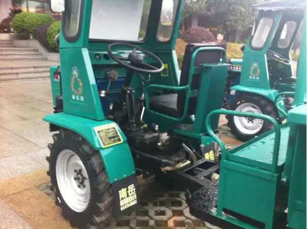 湖南省南岳牌衡阳504方向盘式拖拉机小型耕地机铁牛