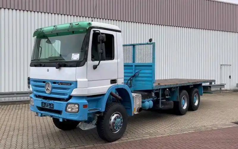 奔驰阿克托斯3332 6x6平板卡车
