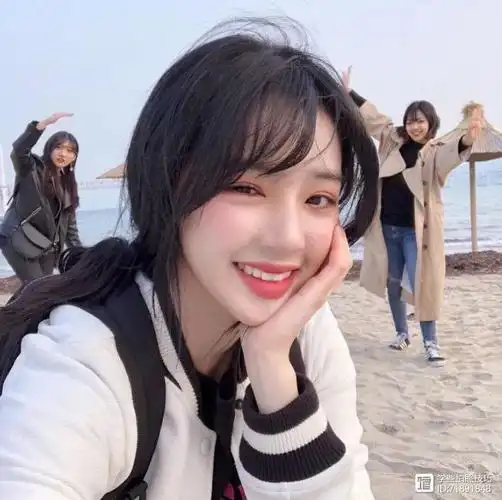 自拍照怎么拍才好看!学好女生最爱的12个自拍姿势,拍照超吸睛