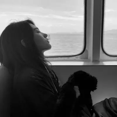 暗黑个性黑白女生头像