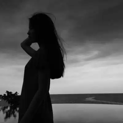 韩系背影女生微信图像7-微信头像