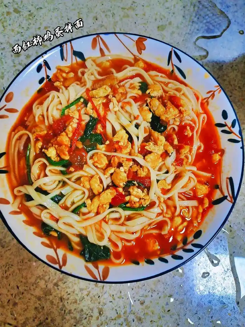 西红柿鸡蛋拌面这样做 好吃又好看 营养丰富 热乎乎的一碗吃美 - 抖音