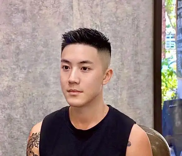 04."两边铲"发型