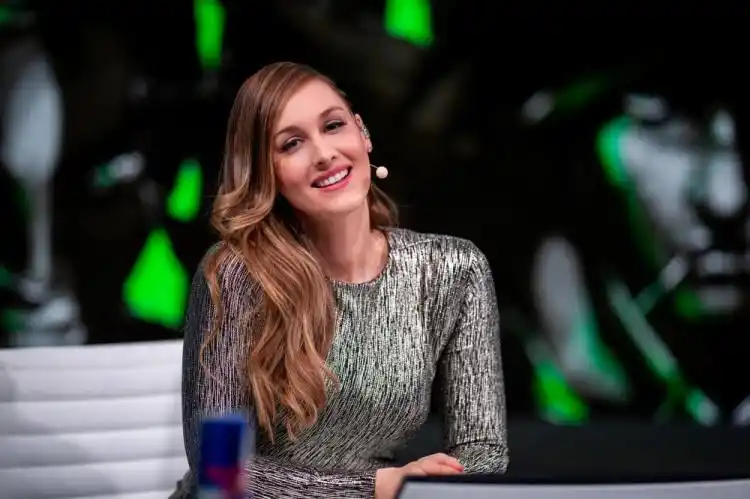 关的有c9战队中单选手perkz以及g2老板ocelote和欧美知名主持人sjokz