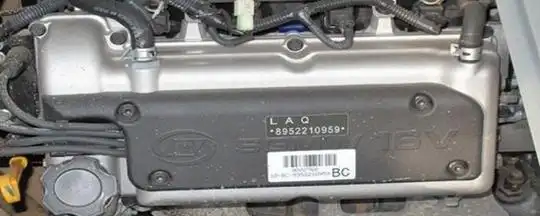 五菱之光发动机号在哪个位置