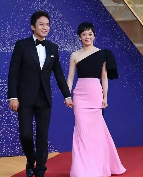 捐款20万,资助100名贫困生,邓超孙俪因为这个被骂上热搜_韩红_刘德华