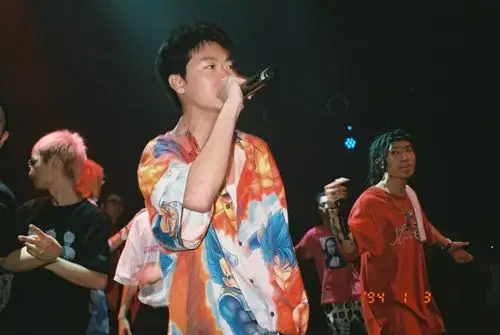 猪大头与兄弟厂牌活死人并肩作战燃烧三十年的说唱火焰重新归来