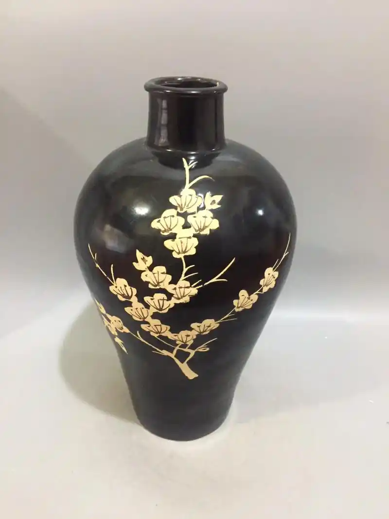 宋代吉州窑剪纸贴花梅瓶